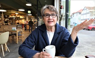 Anne Rehrmann im Gespräch bei einem Milchkaffee in Warburg. - Simone Flörke Anne Rehrmann im Gespräch bei einem Milchkaffee in Warburg. - Simone Flörke