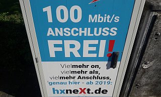 Werbung für das Sewikom-Netz im Kreis Höxter an einem Schaltschrank. - David Schellenberg Werbung für das Sewikom-Netz im Kreis Höxter an einem Schaltschrank. - David Schellenberg