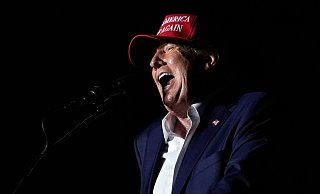 Donald Trump drohen bei Verstößen gegen Plattform-Regeln bei Facebook und Instagram keine härteren Strafen mehr. - Rebecca Blackwell/AP Donald Trump drohen bei Verstößen gegen Plattform-Regeln bei Facebook und Instagram keine härteren Strafen mehr. - Rebecca Blackwell/AP