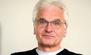 Pfarrer Elmar Quante soll Opfer eines Betrugs geworden sein. Nach einer Selbstanzeige Anfang letzter Woche ermittelt die Polizei. Pfarrer Elmar Quante soll Opfer eines Betrugs geworden sein. Nach einer Selbstanzeige Anfang letzter Woche ermittelt die Polizei.