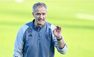 Neu-Bundestrainer Christian Wück freut sich auf das erste Duell mit dem DFB-Team in London. - Uwe Anspach/dpa Neu-Bundestrainer Christian Wück freut sich auf das erste Duell mit dem DFB-Team in London. - Uwe Anspach/dpa