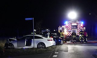Heftiger Unfall im Kreis Gütersloh: An beiden Fahrzeugen entstand durch die Wucht des Aufpralls ein Totalschaden. - Paul Brinkmann Heftiger Unfall im Kreis Gütersloh: An beiden Fahrzeugen entstand durch die Wucht des Aufpralls ein Totalschaden. - Paul Brinkmann