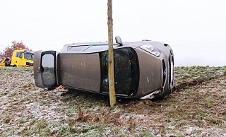 Nach dem Unfall auf der Ostwestfalenstraße entstand an dem Kia Totalschaden. - Polizei Höxter Nach dem Unfall auf der Ostwestfalenstraße entstand an dem Kia Totalschaden. - Polizei Höxter