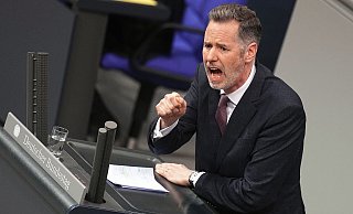 Christian Dürr, Fraktionsvorsitzender der FDP, rechnet ab mit der Migrationspolitik der Grünen. - Michael Kappeler/dpa Christian Dürr, Fraktionsvorsitzender der FDP, rechnet ab mit der Migrationspolitik der Grünen. - Michael Kappeler/dpa