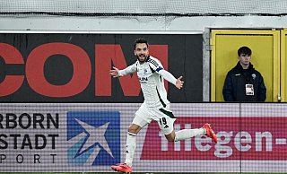 Führte Schalke 04 zum Sieg in Paderborn: Kenan Karaman - David Inderlied/dpa Führte Schalke 04 zum Sieg in Paderborn: Kenan Karaman - David Inderlied/dpa
