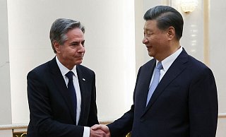 Chinas Staats- und Parteichef Xi Jinping begrüßt US-Außenminister Antony Blinken. - Leah Millis/Pool REUTERS/AP/dpa Chinas Staats- und Parteichef Xi Jinping begrüßt US-Außenminister Antony Blinken. - Leah Millis/Pool REUTERS/AP/dpa