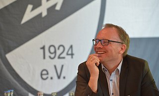 Für seinen Vorsitzenden Raimund Bertels hat der SC Verl viel erreicht und kann auch dem neuen Geschäftsjahr optimistisch entgegensehen. - Jens Dünhölter Für seinen Vorsitzenden Raimund Bertels hat der SC Verl viel erreicht und kann auch dem neuen Geschäftsjahr optimistisch entgegensehen. - Jens Dünhölter