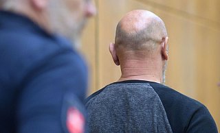Der 53-jährige Bielefelder muss wegen Heimtücke lebenslang ins Gefaängnis. - Julian Stratenschulte/dpa Der 53-jährige Bielefelder muss wegen Heimtücke lebenslang ins Gefaängnis. - Julian Stratenschulte/dpa