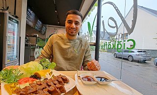 Vegane Çigköfte sowie weitere fleischlose Snacks werden künftig im neuen Imbiss "Veis Vegan" an der Berliner Straße in Rheda-Wiedenbrück angeboten. - Marion Pokorra Vegane Çigköfte sowie weitere fleischlose Snacks werden künftig im neuen Imbiss "Veis Vegan" an der Berliner Straße in Rheda-Wiedenbrück angeboten. - Marion Pokorra