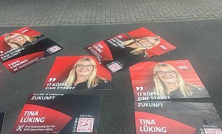 Die Wahlplakate von Tina Lüking wurden von Unbekannten an markanter Stelle zerschnitten. - Privat Die Wahlplakate von Tina Lüking wurden von Unbekannten an markanter Stelle zerschnitten. - Privat