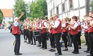 Großer Festumzug in der Nieheimer Ortschaft Eversen. - Madita Schellenberg Großer Festumzug in der Nieheimer Ortschaft Eversen. - Madita Schellenberg