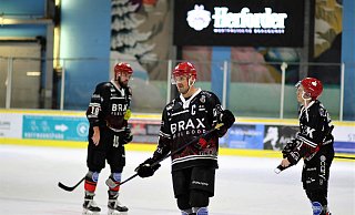 Enttäuschung: Die Herforder um Kapitän Björn Bombis mussten sich den Hannover Indians mit 3:5 geschlagen geben. - Yvonne Gottschlich Enttäuschung: Die Herforder um Kapitän Björn Bombis mussten sich den Hannover Indians mit 3:5 geschlagen geben. - Yvonne Gottschlich