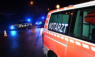 Bei einem folgenschweren Crash an der Ecke B61 / Sandbrink sind zwei Wagen massiv beschädigt worden. Die Fahrer wurden verletzt, Lebensgefahr bestand nach Angaben der Polizei aber nicht. - Andreas Eickhoff Bei einem folgenschweren Crash an der Ecke B61 / Sandbrink sind zwei Wagen massiv beschädigt worden. Die Fahrer wurden verletzt, Lebensgefahr bestand nach Angaben der Polizei aber nicht. - Andreas Eickhoff