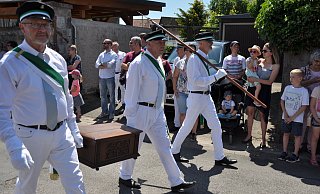 Die Regenten Björn und Sabrina Meißner stehen im Mittelpunkt es Festes - Helga krooß Die Regenten Björn und Sabrina Meißner stehen im Mittelpunkt es Festes - Helga krooß