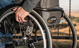 Der Mann, der sich an einer Bielefelder Seniorin verging, wurde wohl nicht zum ersten Mal auffällig. - Symbolbild: Pixabay Der Mann, der sich an einer Bielefelder Seniorin verging, wurde wohl nicht zum ersten Mal auffällig. - Symbolbild: Pixabay