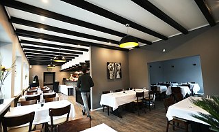 Der Dorfkrug ist jetzt ein Restaurant mit 50 Sitzplätzen. - Sarah Jonek Der Dorfkrug ist jetzt ein Restaurant mit 50 Sitzplätzen. - Sarah Jonek