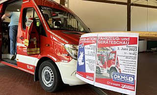 Mit einer Fahrzeug- und Geräteschau sorgt die Feuerwehr Beverungen für viel Aufmerksamkeit für die Typisierungsaktion. - Feuerwehr Beverungen Mit einer Fahrzeug- und Geräteschau sorgt die Feuerwehr Beverungen für viel Aufmerksamkeit für die Typisierungsaktion. - Feuerwehr Beverungen