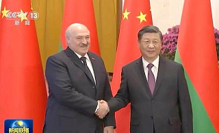 Der belarussische Machthaber Alexander Lukaschenko und der chinesische Staats- und Parteichef Xi Jinping wollen die Beziehungen ihrer Länder weiter stärken. - Uncredited/CCTV/AP/dpa Der belarussische Machthaber Alexander Lukaschenko und der chinesische Staats- und Parteichef Xi Jinping wollen die Beziehungen ihrer Länder weiter stärken. - Uncredited/CCTV/AP/dpa