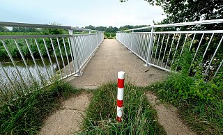 Immerhin ist das Geländer der maroden Emsbrücke am Flugplatz inzwischen erneuert worden. - Andreas Frücht Immerhin ist das Geländer der maroden Emsbrücke am Flugplatz inzwischen erneuert worden. - Andreas Frücht