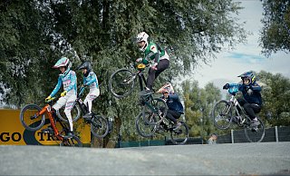 Akrobatisch: Die jungen Sportler "fliegen" über die BMX-Bahn - BMX-Club Hawk-Race Melle Akrobatisch: Die jungen Sportler "fliegen" über die BMX-Bahn - BMX-Club Hawk-Race Melle