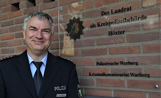 Georg Arendes ist neuer Leiter der Polizeiwache in Warburg. Doch nicht zum ersten Mal in der beruflichen Karriere ist die Hansestadt sein Dienstort. - Simone Flörke Georg Arendes ist neuer Leiter der Polizeiwache in Warburg. Doch nicht zum ersten Mal in der beruflichen Karriere ist die Hansestadt sein Dienstort. - Simone Flörke
