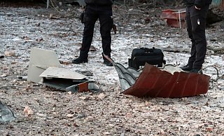 Trümmerteile einer abgeschossenen Kamikaze-Drohne im Schewtschenkiwski-Bezirk von Kiew. - Ukrinform/dpa Trümmerteile einer abgeschossenen Kamikaze-Drohne im Schewtschenkiwski-Bezirk von Kiew. - Ukrinform/dpa