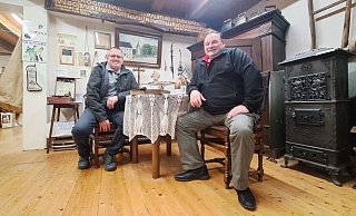 Michael Rasche (l.) und Hans Pelizäus sind oft im Nieheimer Sackmuseum zugegen und kümmern sich mit weiteren Ehrenamtlichen um frischen Wind im Gebäude des einstigen Landhandels. Und sie haben neue Pläne. - Madita Schellenberg Michael Rasche (l.) und Hans Pelizäus sind oft im Nieheimer Sackmuseum zugegen und kümmern sich mit weiteren Ehrenamtlichen um frischen Wind im Gebäude des einstigen Landhandels. Und sie haben neue Pläne. - Madita Schellenberg