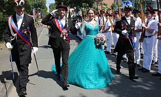 Strahlend: Daniel Wecker und Greta Wöhler genießen den Applaus. - Julia Stratmann Strahlend: Daniel Wecker und Greta Wöhler genießen den Applaus. - Julia Stratmann