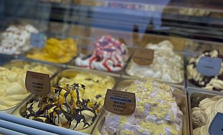 In Paderborn geht die Eisdielen-Saison wieder los. Eis-Freunde erwarten auch dieses Jahr wieder besondere Sorten - teils auch aus eigener Herstellung, wie hier im Eiscafé Mulino in der Mühlenstraße. - Danielle Dörsing In Paderborn geht die Eisdielen-Saison wieder los. Eis-Freunde erwarten auch dieses Jahr wieder besondere Sorten - teils auch aus eigener Herstellung, wie hier im Eiscafé Mulino in der Mühlenstraße. - Danielle Dörsing
