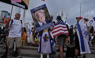 Trump wird für seinen Friedensplan im Gaza-Krieg von vielen gefeiert. - Oded Balilty/AP/dpa Trump wird für seinen Friedensplan im Gaza-Krieg von vielen gefeiert. - Oded Balilty/AP/dpa