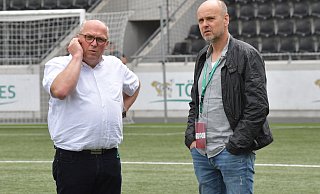 Geschäftsführer Michael Horstkötter (links) und der bisherige Interimstrainer Markus Graskamp wissen, dass auf den FSV Gütersloh sportlich schwere Zeiten warten könnten. - sport/presse/foto Dünhölter Geschäftsführer Michael Horstkötter (links) und der bisherige Interimstrainer Markus Graskamp wissen, dass auf den FSV Gütersloh sportlich schwere Zeiten warten könnten. - sport/presse/foto Dünhölter