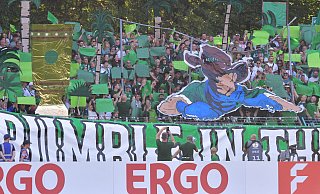 Die Fans des FC Gütersloh sind am Freitagabend in Pokallaune. - sport/presse/foto Dünhölter Die Fans des FC Gütersloh sind am Freitagabend in Pokallaune. - sport/presse/foto Dünhölter