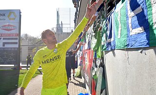 Torwart Jarno Peters und der FC Gütersloh müssen am Samstag in Düren auf einen Teil ihres treusten Fan-Anhangs verzichten. - sport/presse/foto Dünhölter Torwart Jarno Peters und der FC Gütersloh müssen am Samstag in Düren auf einen Teil ihres treusten Fan-Anhangs verzichten. - sport/presse/foto Dünhölter