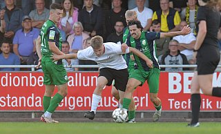 Regionalligist FC Gütersloh um Aleksandar Kandic (l.) und Paolo Maiella (r.) muss gegen Landesligist SuS Bad Westernkotten ackern, um ins Achtelfinale einzuziehen. - Jens Dünhölter Regionalligist FC Gütersloh um Aleksandar Kandic (l.) und Paolo Maiella (r.) muss gegen Landesligist SuS Bad Westernkotten ackern, um ins Achtelfinale einzuziehen. - Jens Dünhölter