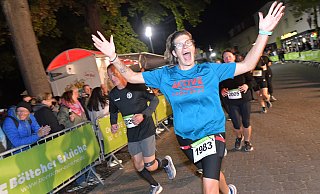 Mit viel Spaß sind die meisten der Sportler beim Verler Citylauf dabei, so wie hier Tanja Welp (Active Sportshop) im 10-Kilometer-Hauptlauf. - sport/presse/foto Dünhölter Mit viel Spaß sind die meisten der Sportler beim Verler Citylauf dabei, so wie hier Tanja Welp (Active Sportshop) im 10-Kilometer-Hauptlauf. - sport/presse/foto Dünhölter