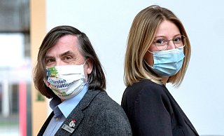 Beide neu im Amt: Güterslohs Bürgermeister Norbert Morkes, BfGT, und Steinhagens Bürgermeisterin Sarah Süß, SPD erzählen im Interview, wie sie die ersten Wochen in ihrer Kommune erlebten und warum das Alter für sie keine Rolle spielt. - Andreas Frücht Beide neu im Amt: Güterslohs Bürgermeister Norbert Morkes, BfGT, und Steinhagens Bürgermeisterin Sarah Süß, SPD erzählen im Interview, wie sie die ersten Wochen in ihrer Kommune erlebten und warum das Alter für sie keine Rolle spielt. - Andreas Frücht