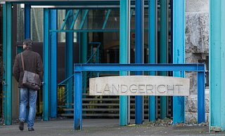 Der Bielefelder wurde vor dem Landgericht zu einer Bewährungsstrafe von 18 Monaten verurteilt. - Friso Gentsch/dpa Der Bielefelder wurde vor dem Landgericht zu einer Bewährungsstrafe von 18 Monaten verurteilt. - Friso Gentsch/dpa