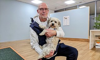 Tierphysiotherapeut Andreas Kraft ist nicht nur für Hunde, sondern auch für Katzen und Pferde da. - Burkhard Battran Tierphysiotherapeut Andreas Kraft ist nicht nur für Hunde, sondern auch für Katzen und Pferde da. - Burkhard Battran