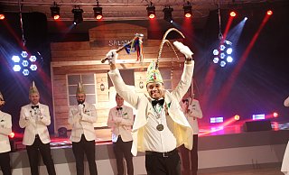 Zwischen Mitternacht und 1 Uhr in der Frühe stand es fest: Alexander Hannibal ist neuer Karnevalsprinz der Emmerstadt. - Madita Schellenberg Zwischen Mitternacht und 1 Uhr in der Frühe stand es fest: Alexander Hannibal ist neuer Karnevalsprinz der Emmerstadt. - Madita Schellenberg