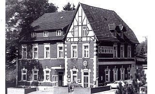 Das Bahnhofs-Hotel war Jahrzehnte lang die Anlaufstelle in der Eisenbahner-Gemeinde. - Repro Koch Das Bahnhofs-Hotel war Jahrzehnte lang die Anlaufstelle in der Eisenbahner-Gemeinde. - Repro Koch