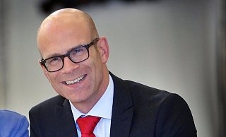 Überglücklich: Die Ehe für alle wird wohl endlich Wirklichkeit, dafür hat Bielefelds Sozialdezernent Ingo Nürnberger 22 Jahre lang gekämpft. - Archivfoto Sarah Jonek Überglücklich: Die Ehe für alle wird wohl endlich Wirklichkeit, dafür hat Bielefelds Sozialdezernent Ingo Nürnberger 22 Jahre lang gekämpft. - Archivfoto Sarah Jonek