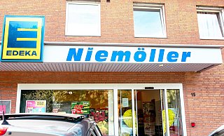 Bei Edeka Niemöller in Versmolds Ortsteil Bockhorst spielten sich am Montagmorgen dramatische Szenen ab. Kurz nach der Öffnung versucht ein Mann den Laden zu überfallen. - Andre Schneider Bei Edeka Niemöller in Versmolds Ortsteil Bockhorst spielten sich am Montagmorgen dramatische Szenen ab. Kurz nach der Öffnung versucht ein Mann den Laden zu überfallen. - Andre Schneider