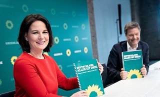 Wer wird's? Annalena Baerbock und Robert Habeck beim Vorstellen des Entwurfs ihres Wahlprogramms. - picture alliance/dpa Wer wird's? Annalena Baerbock und Robert Habeck beim Vorstellen des Entwurfs ihres Wahlprogramms. - picture alliance/dpa