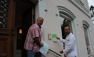 Norbert Hoffmann und Daniel Henke am Altstadt-Café - Dieter Scholz Norbert Hoffmann und Daniel Henke am Altstadt-Café - Dieter Scholz