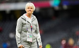 Muss den Trainingsplan umstellen: Die Schweizer Trainerin Pia Sundhage. - Martin Meissner/AP/dpa Muss den Trainingsplan umstellen: Die Schweizer Trainerin Pia Sundhage. - Martin Meissner/AP/dpa