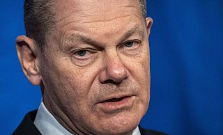 Bundeskanzler Olaf Scholz hat den Krieg in der Ukraine in den vergangenen Wochen auf Distanz gehalten - zumindest physisch. - Foto: Michael Kappeler/dpa Bundeskanzler Olaf Scholz hat den Krieg in der Ukraine in den vergangenen Wochen auf Distanz gehalten - zumindest physisch. - Foto: Michael Kappeler/dpa
