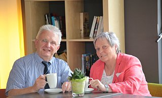 Erwin Steffen (CDU) und Monika Schwannecke (SPD) sind stellvertretende Bürgermeister. In der Verwaltung sind sie dabei nicht tätig, sondern sprechen stattdessen bei Ehrungen und Ehejubiläen die Glückwünsche der Gemeinde aus. Archivfoto: Greßhöner - Kristine Greßhöner Erwin Steffen (CDU) und Monika Schwannecke (SPD) sind stellvertretende Bürgermeister. In der Verwaltung sind sie dabei nicht tätig, sondern sprechen stattdessen bei Ehrungen und Ehejubiläen die Glückwünsche der Gemeinde aus. Archivfoto: Greßhöner - Kristine Greßhöner