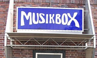 Vor der Diskothek "Musikbox" an der Portastraße kam es zu einer Schlägerei, in dessen Verlauf ein 18-Jähriger einen 20-jährigen Mann aus Obernkirchen mit einem Messer verletzt hat. - MT-Archiv Vor der Diskothek "Musikbox" an der Portastraße kam es zu einer Schlägerei, in dessen Verlauf ein 18-Jähriger einen 20-jährigen Mann aus Obernkirchen mit einem Messer verletzt hat. - MT-Archiv