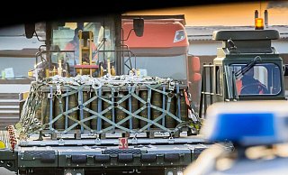 Im polnischen Rzeszow wird Artilleriemunition für die Ukraine umgeschlagen. - Christoph Soeder/dpa Im polnischen Rzeszow wird Artilleriemunition für die Ukraine umgeschlagen. - Christoph Soeder/dpa