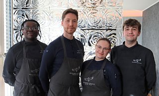 Ein Teil des Küchenteams im Spitzen-Restaurant "Zum Adler": Auszubildender Benito Fritsch, Küchenchef Marian Matthe, Sous-Chefin Kirsty Neumann und Saucier Marlon Missalle. - Shannon-Lee Bendig Ein Teil des Küchenteams im Spitzen-Restaurant "Zum Adler": Auszubildender Benito Fritsch, Küchenchef Marian Matthe, Sous-Chefin Kirsty Neumann und Saucier Marlon Missalle. - Shannon-Lee Bendig